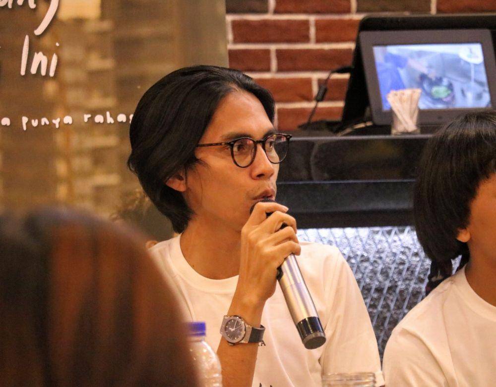 Angga Sasongko, Sutradara film NKCTHI saat media gathering di kota Malang. IDN Times/ Alfi Ramadana