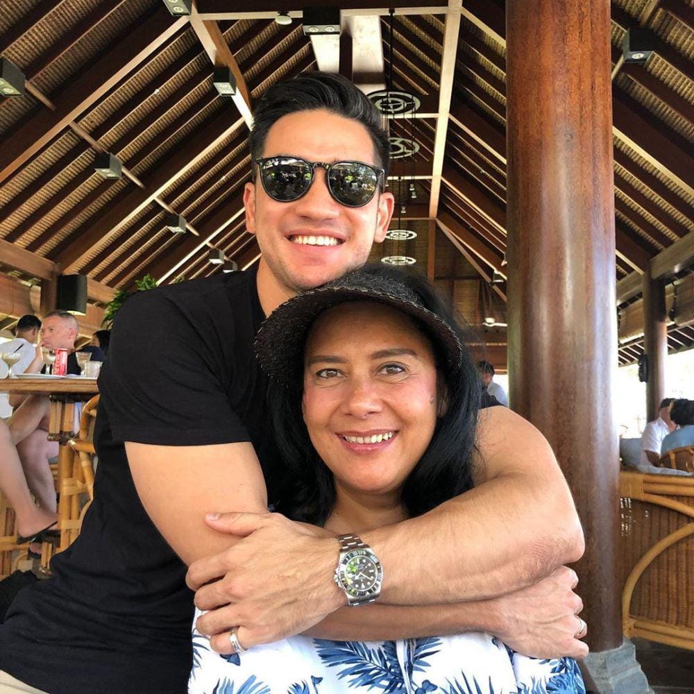 Instagram.com/lydiakandou_