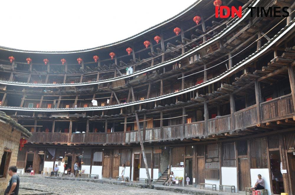 Bagian dalam Fujian Tulou, Provinsi Fujian, Tiongkok (IDN Times/Mela Hapsari)
