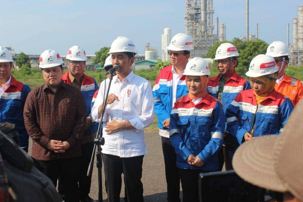 Presiden Joko Widodo saat berkunjung di kilang PT Trans Pacific Petrochemical Indotama (TPPI), Tuban. (IDN Times/Imron)