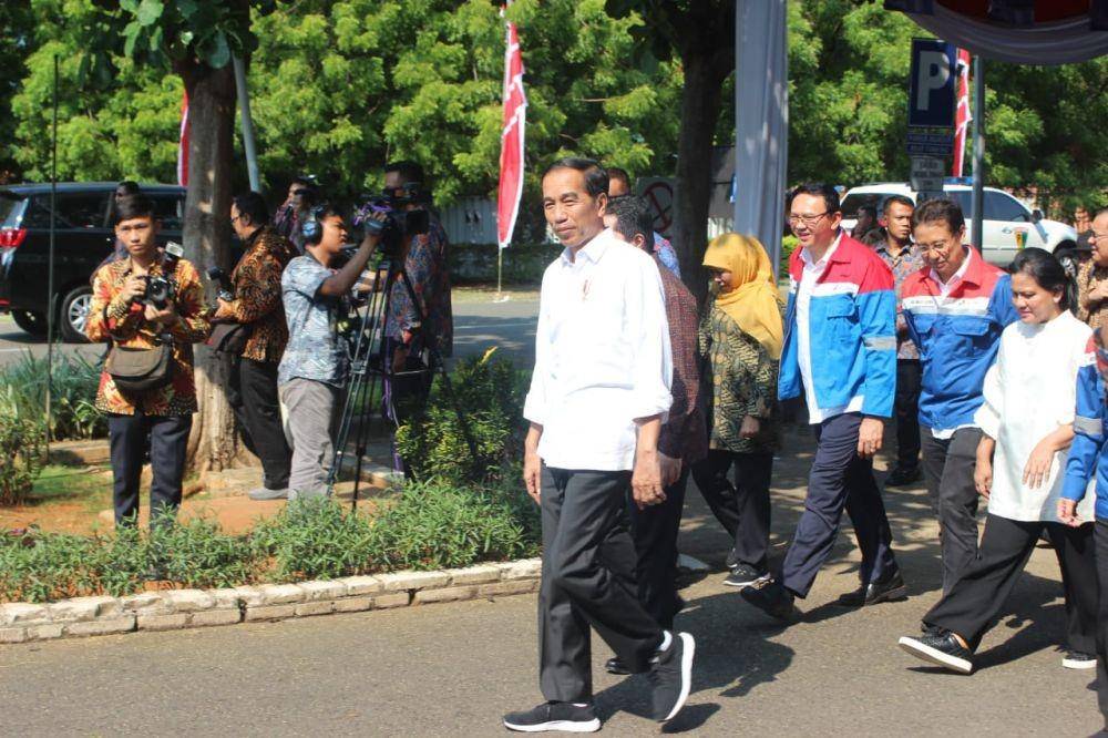 Presiden Joko Widodo dan petinggi BUMN saat berkunjung di kilang PT Trans Pacific Petrochemical Indotama (TPPI), Tuban. (IDN Times/Imron)