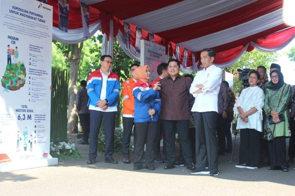 Presiden Joko Widodo dan petinggi BUMN saat berkunjung di kilang PT Trans Pacific Petrochemical Indotama (TPPI), Tuban. IDN Times/Imron