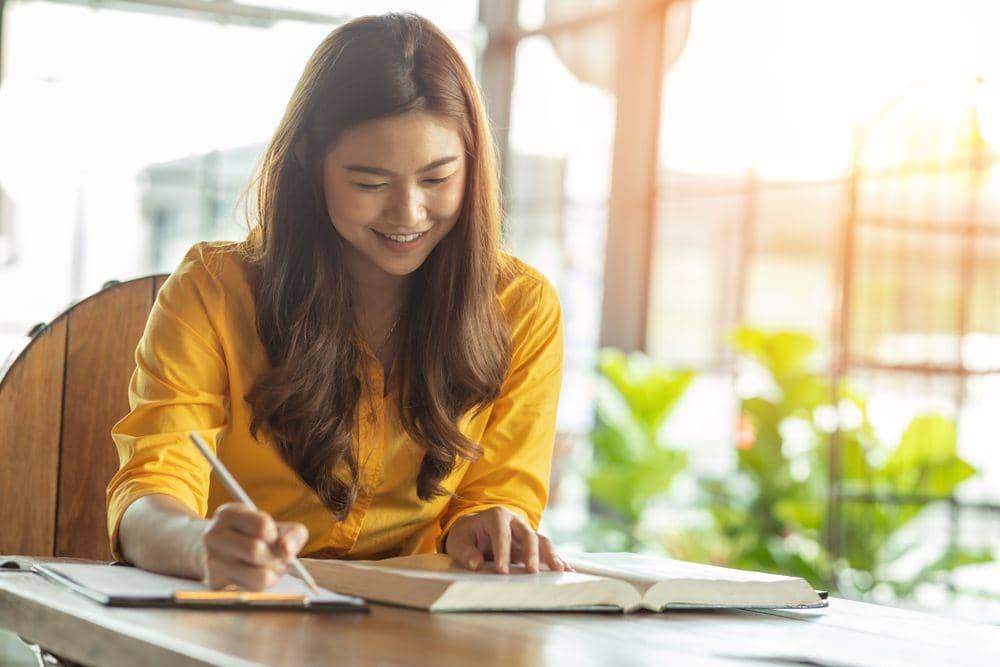 Shutterstock/Yuttana Jaowattana