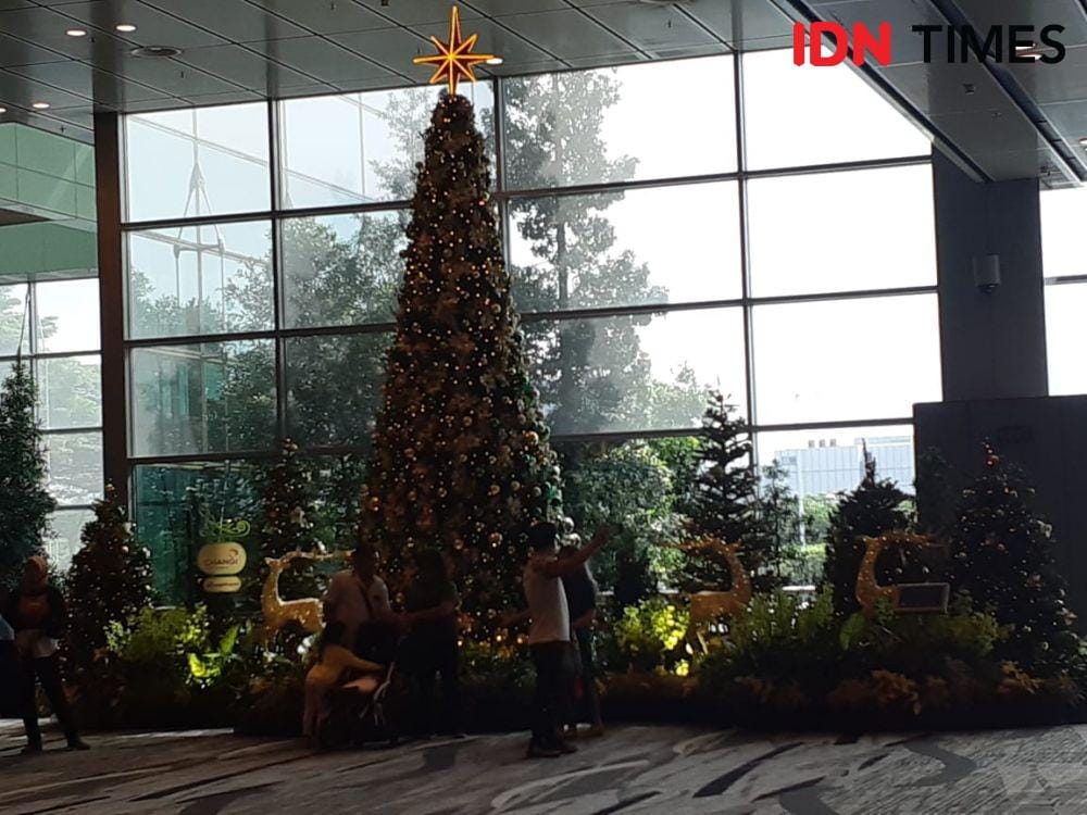 Cerianya Changi Airport menyambut Natal tahun ini. IDN Times/Ardiansyah Fajar