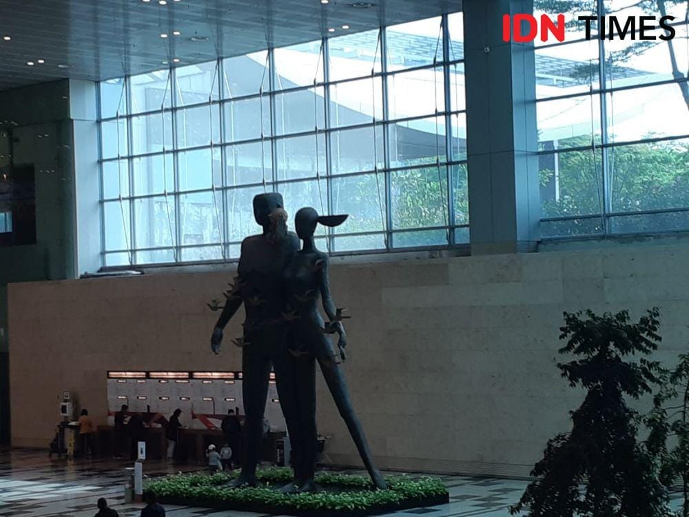 Salah satu patung yang berada di Changi Airport. IDN Times/Ardiansyah Fajar
