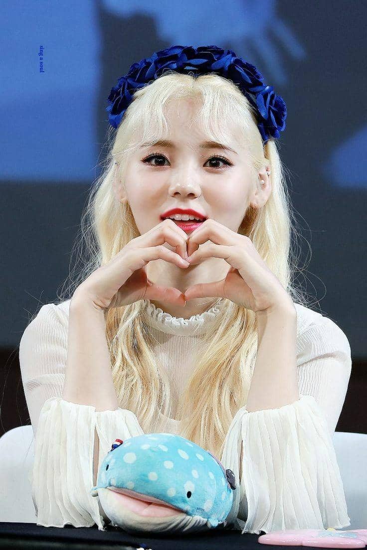 twitter.com/loonaloy