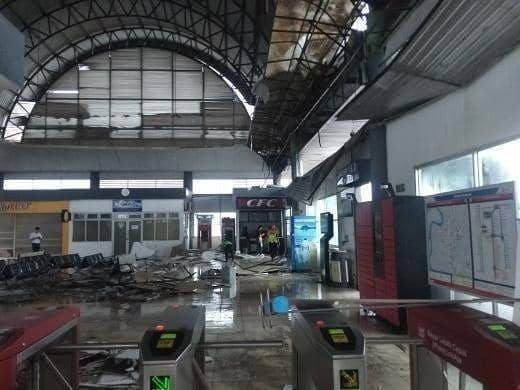 Stasiun Serpong rusak akibat hujan disertai angin kencang (Instagram/@Abouttng)