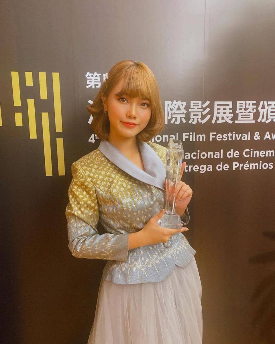 instagram.com/music.bnk48official