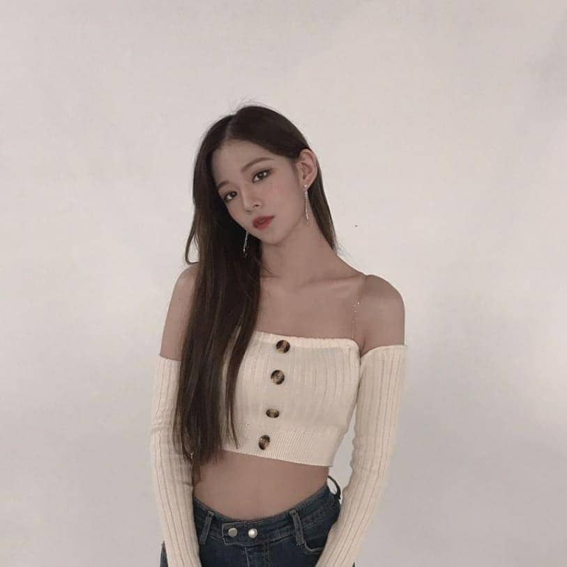 instagram.com/officialfromis_9