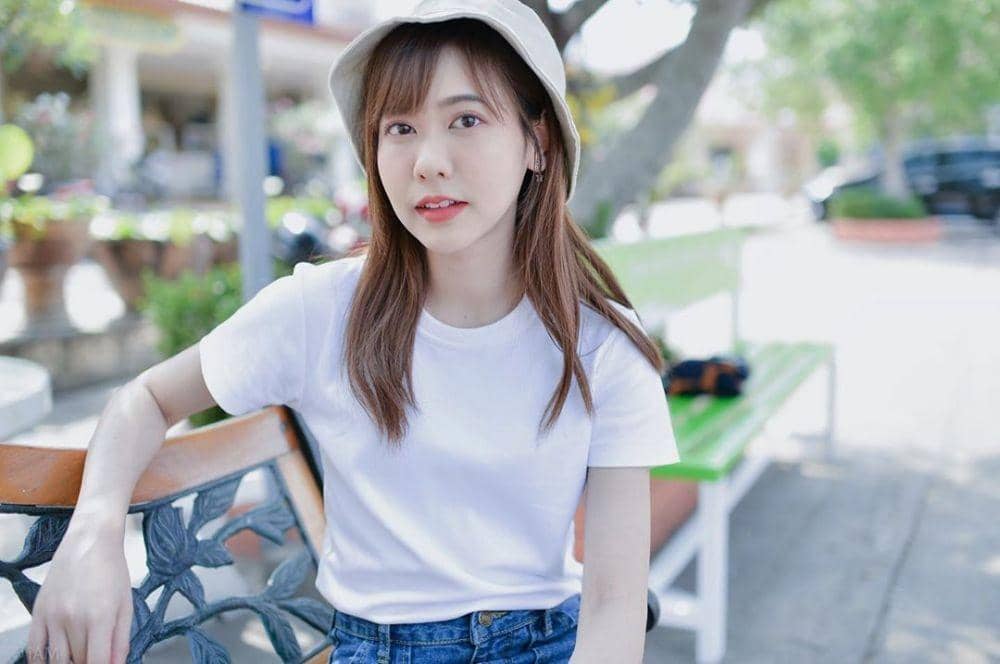 instagram.com/noey.bnk48official