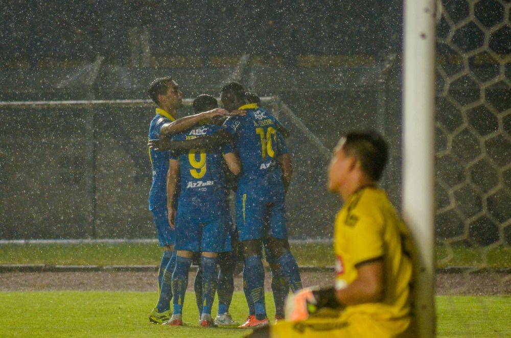Persib bandung berhasil menumbangkan PSM 5-2 dalam laga terakhir Liga 1 2019 di Stadion Si Jalak Harupat, Minggu (22/12). ANTARA FOTO/Raisan Al Farisi/wsj.