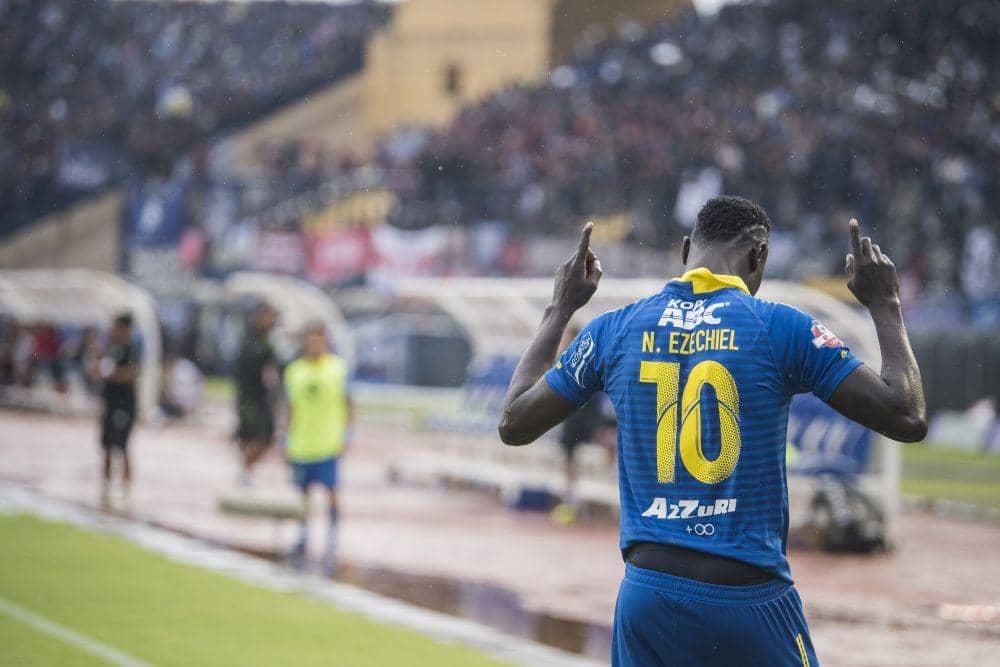 Persib hanya bisa mengakhiri kompetisi Liga 1 2019 di posisi enam.  (ANTARA FOTO/M Agung Rajasa)