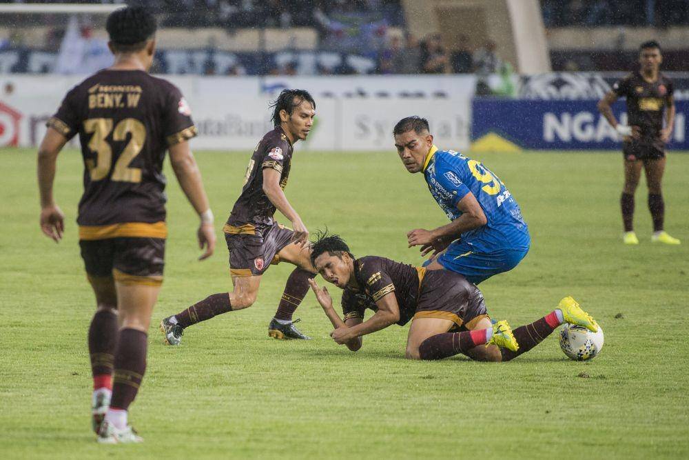 Persib hanya bisa mengakhiri kompetisi Liga 1 2019 di posisi enam.  ANTARA FOTO/M Agung Rajasa