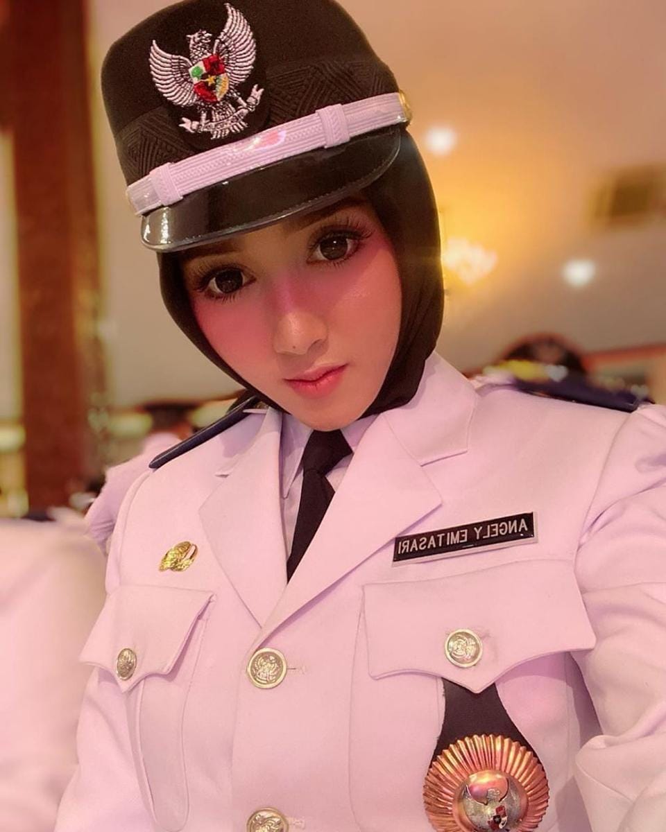 instagram.com/angelyemitasari