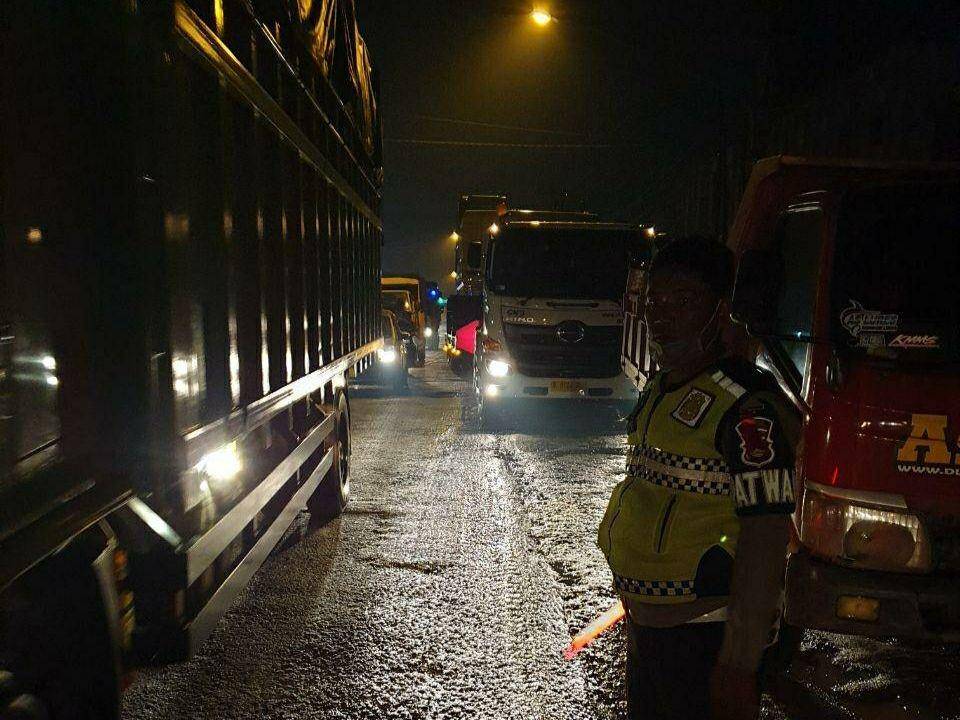Kemacetan di jalan lintas Banyuasin - Palembang (IDN Times/Istimewa Polres Banyuasin)