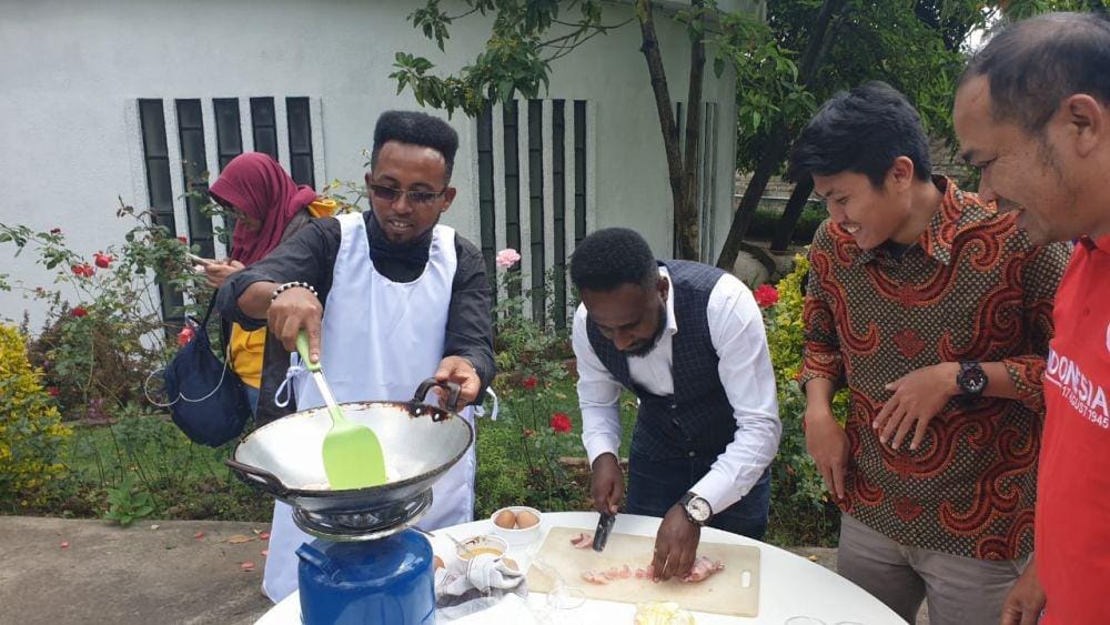 Peringatan Hari Ibu KBRI Addis Ababa selenggarakan lomba memasak nasi goreng (Doc. Istimewa)