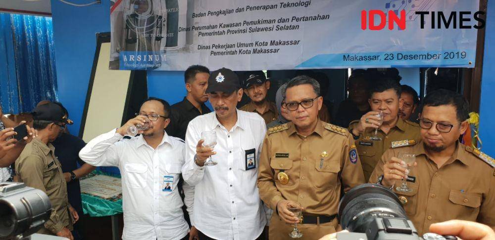 Peresmian spot pengolahan Air Siap Minum (Arsinum) di Pulau Barrang Caddi Makassar, Senin (23/12). IDN Times/Uni Lubis