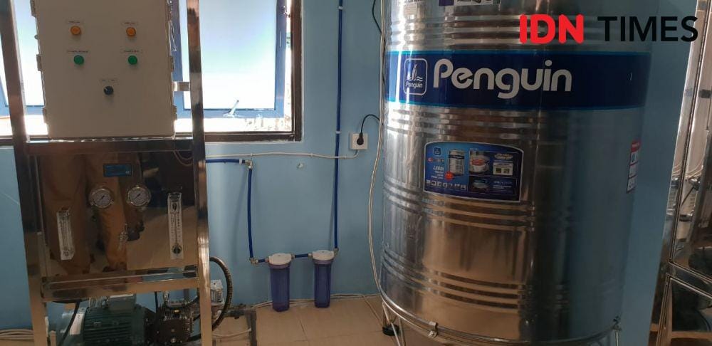 Spot pengolahan Air Siap Minum (Arsinum) di Pulau Barrang Caddi Makassar, Senin (23/12). IDN Times/Uni Lubis