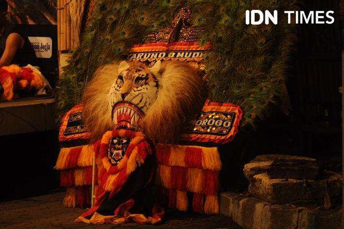 Topeng Singa Barong dalam Reog Ponorogo di Bentara Budaya Yogyakarta, 21 Desember 2019. IDN Times/Pito Agustin Rudiana