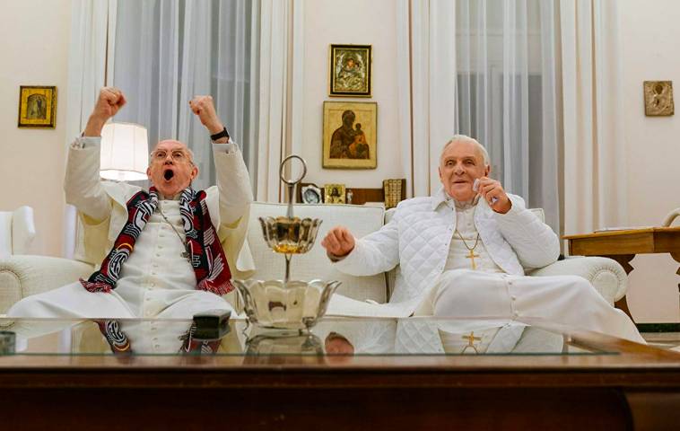 Anthony Hopkins sebagai Paus Benediktus XVI dan Jonathan Pryce yang memerankan Paus Fransiskus dalam film The Two Popes. Netflix
