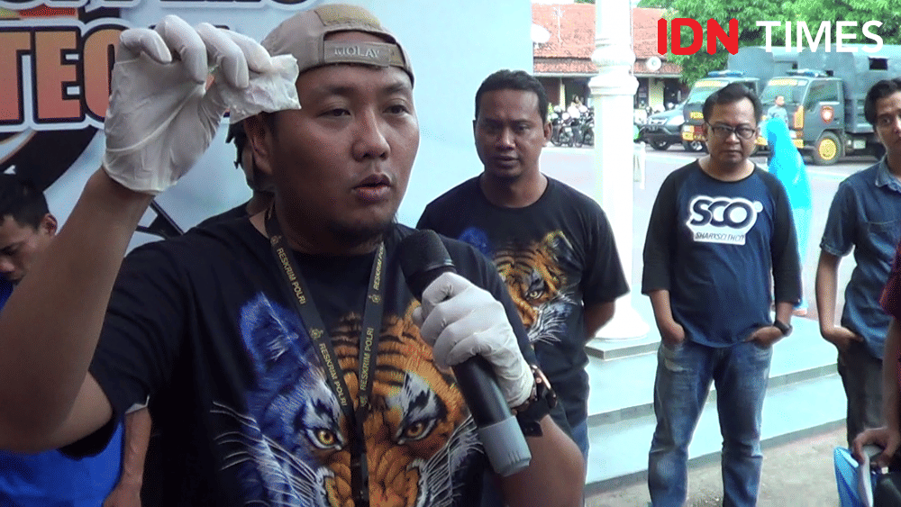 Perampok spesialis pecah kaca yang beraksi di Tegal berhasil dibekuk polisi. Petugas terpaksa mengeluarkan tembakan karena pelaku mencoba melawan. IDN Times/Haikal Adithya