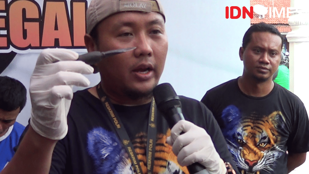 Perampok spesialis pecah kaca yang beraksi di Tegal berhasil dibekuk polisi. Petugas terpaksa mengeluarkan tembakan karena pelaku mencoba melawan. IDN Times/Haikal Adithya