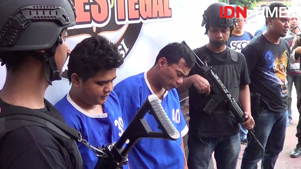 Perampok spesialis pecah kaca yang beraksi di Tegal berhasil dibekuk polisi. Petugas terpaksa mengeluarkan tembakan karena pelaku mencoba melawan. IDN Times/Haikal Adithya