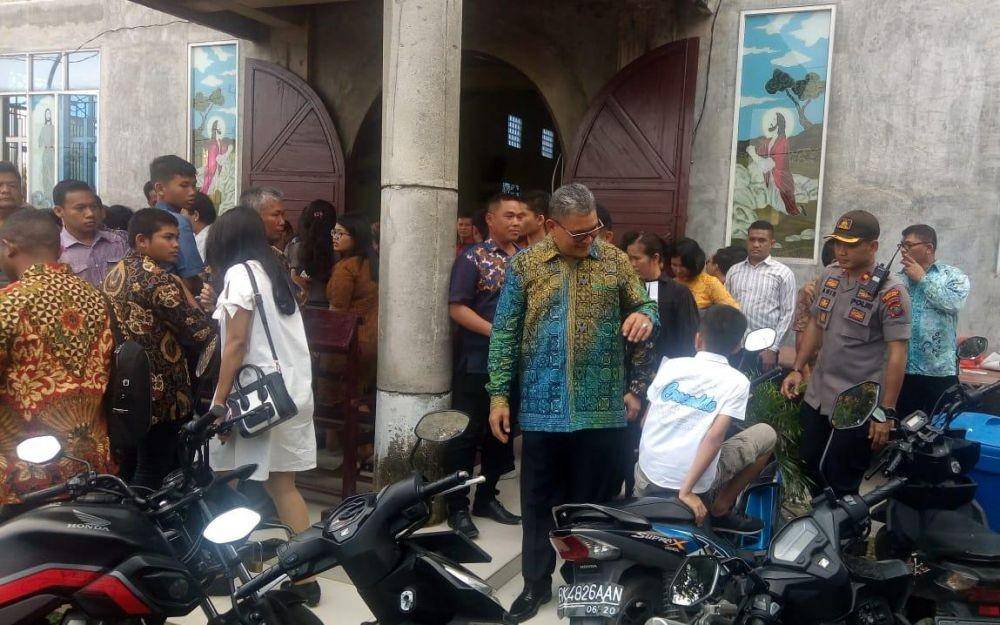 Kapolda Sumut Irjen Pol Martuani Sormin Siregar sebelumnya datang ke gereja HKBP Lau Dendang, Deli Serdang (Dok. IDN Times)