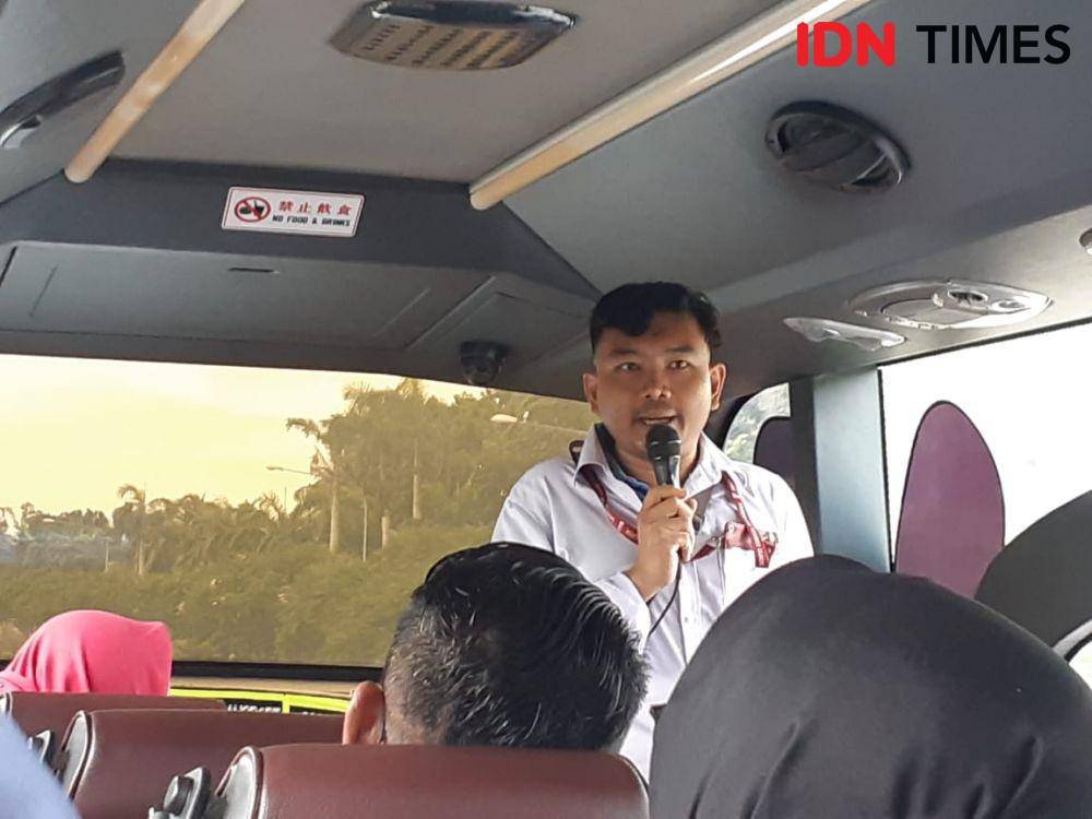 Jufri saat menjelaskan beragam fasilitas transportasi publik yang bisa didapat di Singapura. IDN Times/Ardiansyah Fajar