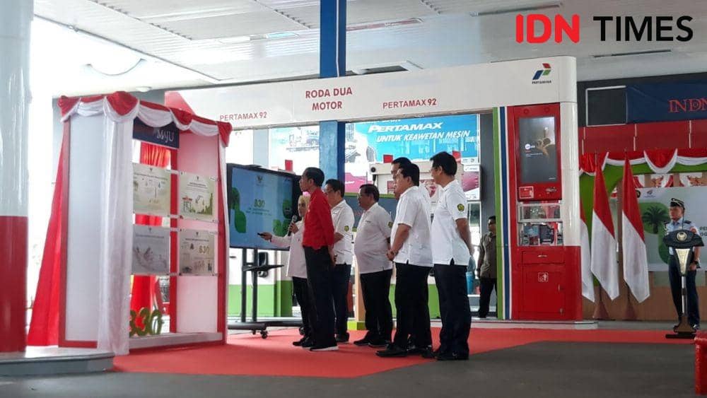 Presiden Jokowi meresmikan implementasi program biodiesel 30 persen di SPBU MT Haryono, Jakarta Selatan, Senin 23 Desember 2019 (IDN Times/Teatrika Handiko Putri)