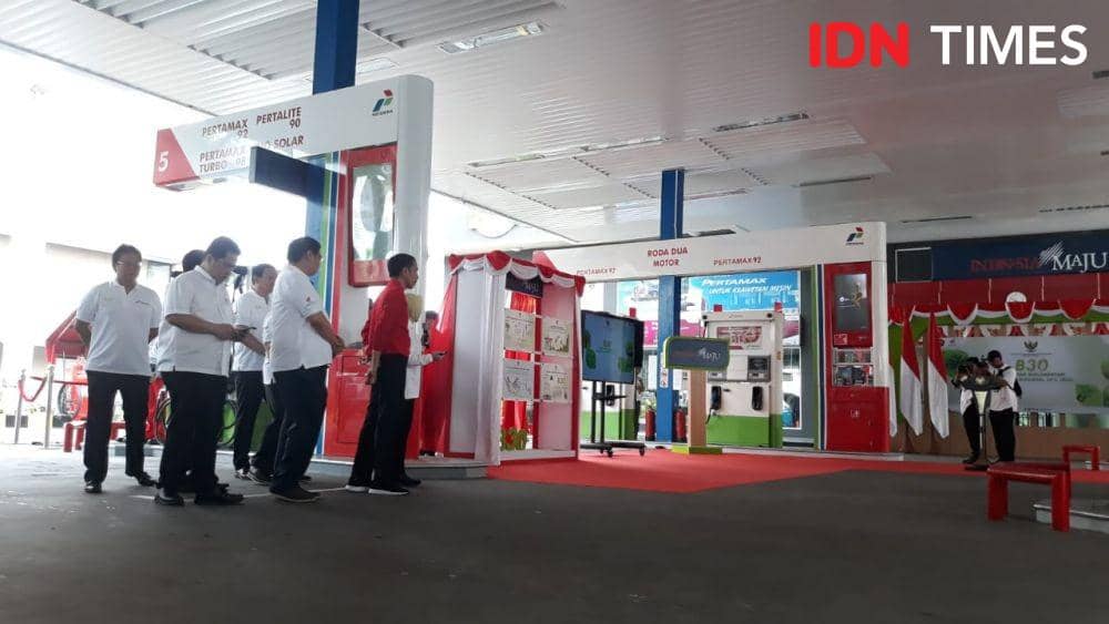 Presiden Jokowi meresmikan implementasi program biodiesel 30 persen di SPBU MT Haryono, Jakarta Selatan, Senin 23 Desember 2019 (IDN Times/Teatrika Handiko Putri)