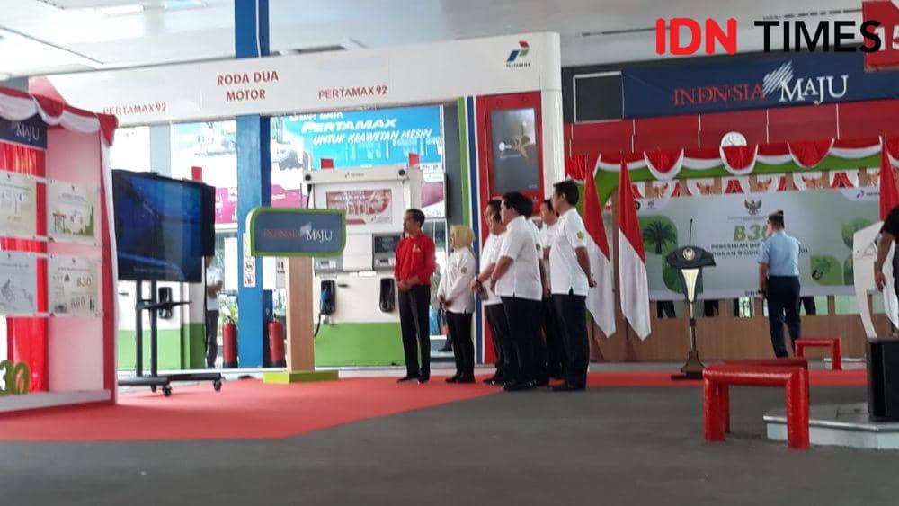 Presiden Jokowi meresmikan implementasi program biodiesel 30 persen di SPBU MT Haryono, Jakarta Selatan, Senin 23 Desember 2019 (IDN Times/Teatrika Handiko Putri)