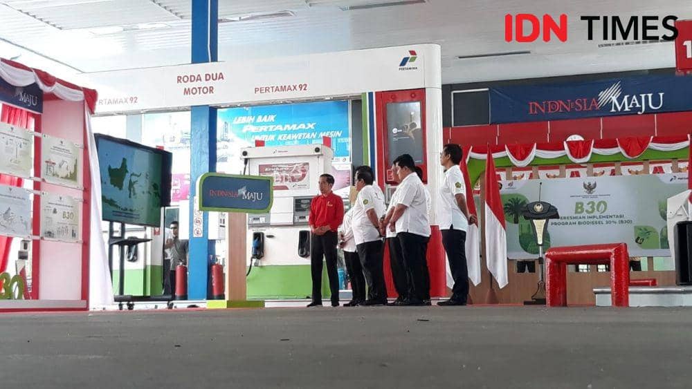 Presiden Jokowi meresmikan implementasi program biodiesel 30 persen di SPBU MT Haryono, Jakarta Selatan, Senin 23 Desember 2019 (IDN Times/Teatrika Handiko Putri)
