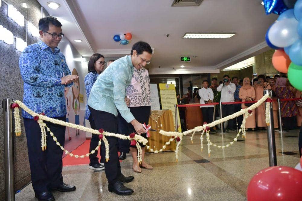 Kunjungan Mendikbud Nadiem Anwar Makarin dan Ibu Mendikbud Franka Makarim ke TPA Mekar Asih KM "0" (Dok. Biro Komunikasi dan Layanan Masyarakat (BKLM) Kemendikbud)