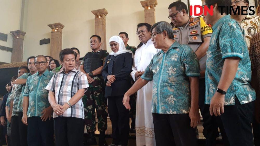 Forkopimda Jatim saat mengunjungi Gereja Katolik Gembala Yang Baik, Senin (23/12). IDN Times/Ardiansyah Fajar