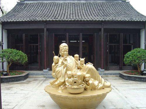 Hu Xueyan (https://en.wikipedia.org)
