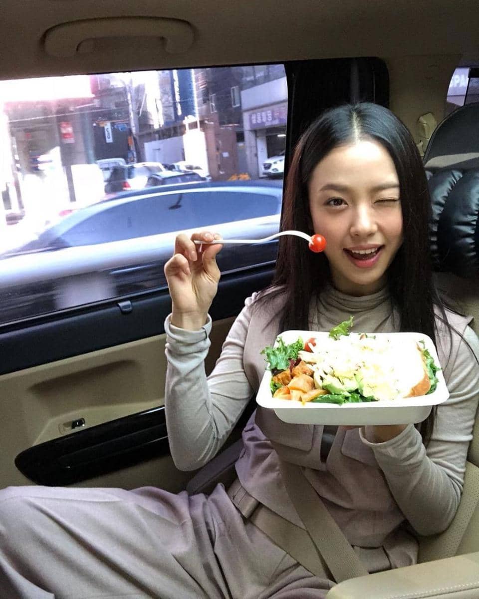 instagram.com/gominsi