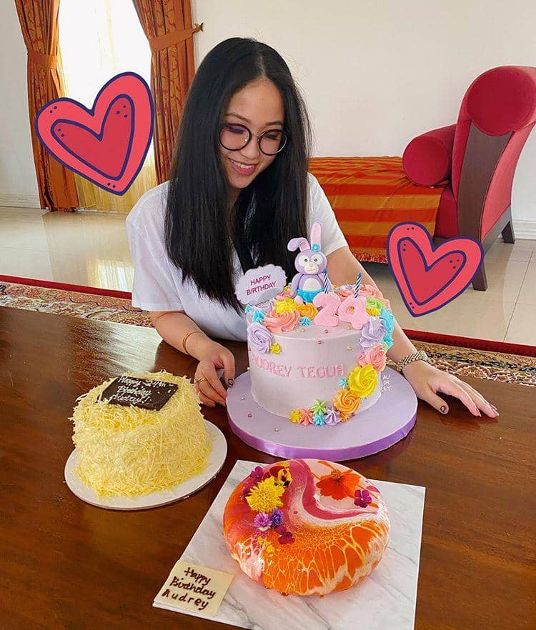 instagram.com/audreyteguh