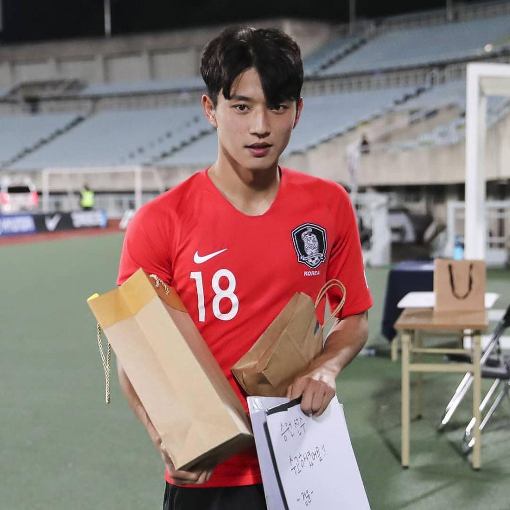 instagram.com/fourfourtwokorea