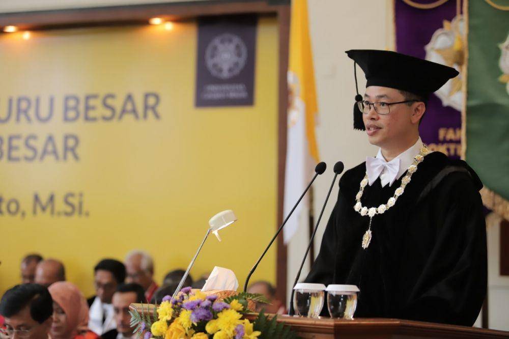 Pengukuhan Dekan Fisipol UGM sebagai Guru besar. Foto: Humas UGM