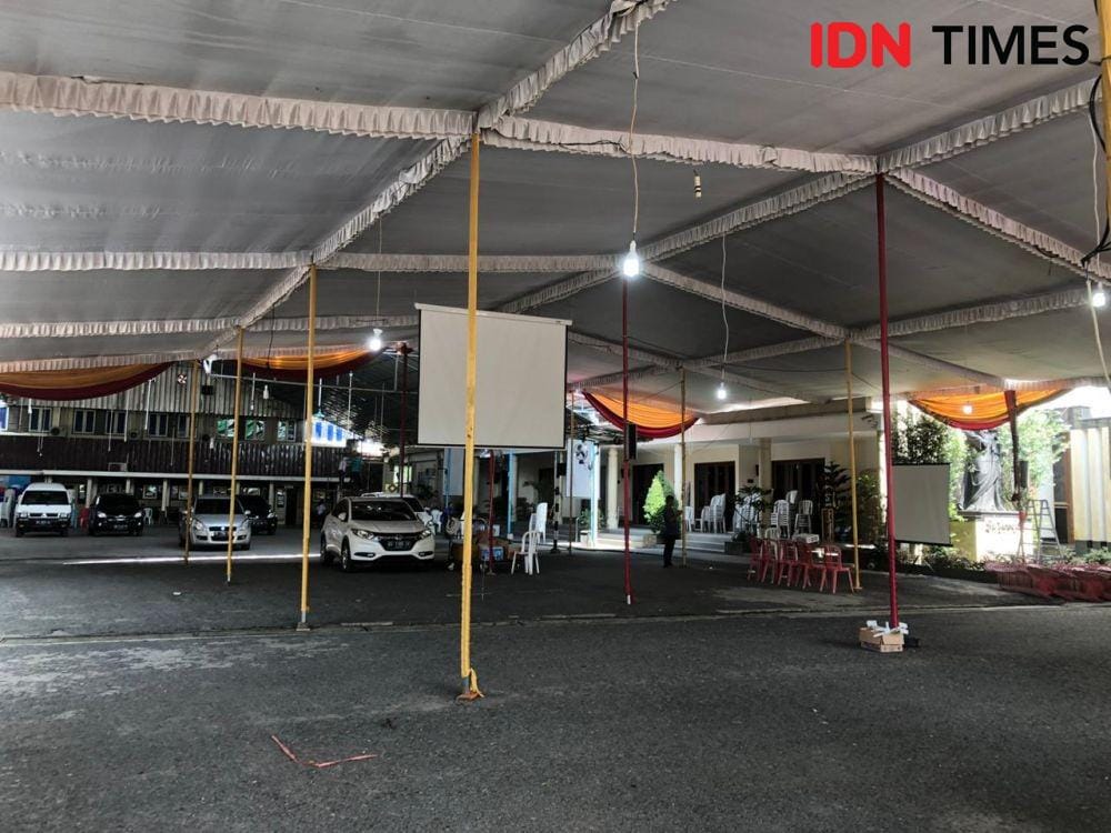 Suasana Gereja Khatolik Paroki Santo Joseph, Palembang menjelang perayaan Hari Natal, Senin (23/12)/IDN Times/Rangga Erfizal