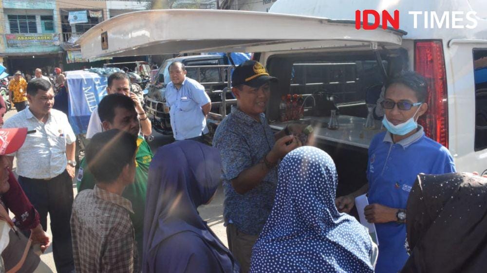 TPID Langkat saat sidak pasar tradisional jelang Nataru (IDN Times/Bambang Suhandoko)