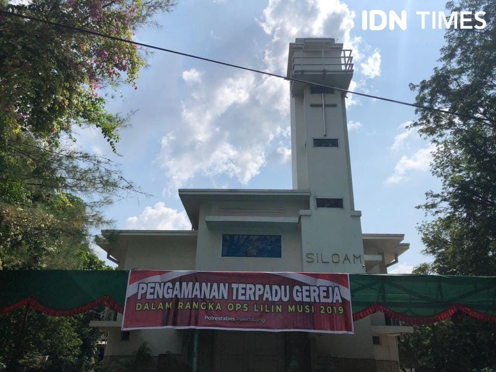Pengamanan terpadu gereja di Palembang (IDN Times/Rangga Erfizal)