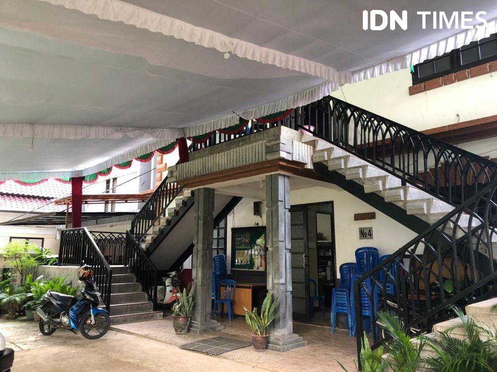 Persiapan natal di gereia St Maria (IDN Times/Rangga Erfizal)