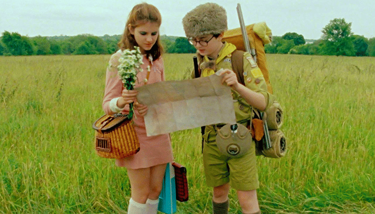 Jared Gilman, pemeran Sam, dan Kara Hayward yang memerankan Suzy dalam film Moonrise Kingdom. IMDb