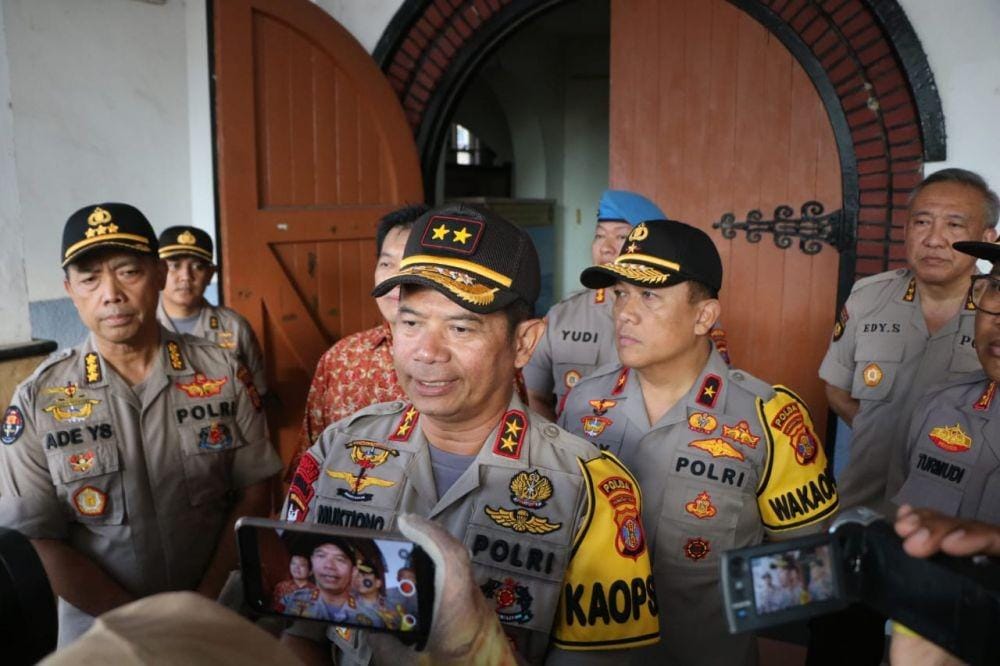 Irjen Pol Muktiono saat wawancara dengan awak media. Sumber: Polda Kaltim