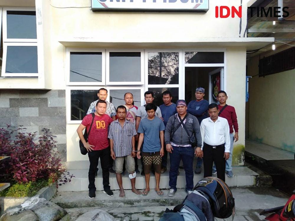 Polisi mengamankan pelaku perampokan toke tambak ikan (IDN Times/Bambang Suhandoko)