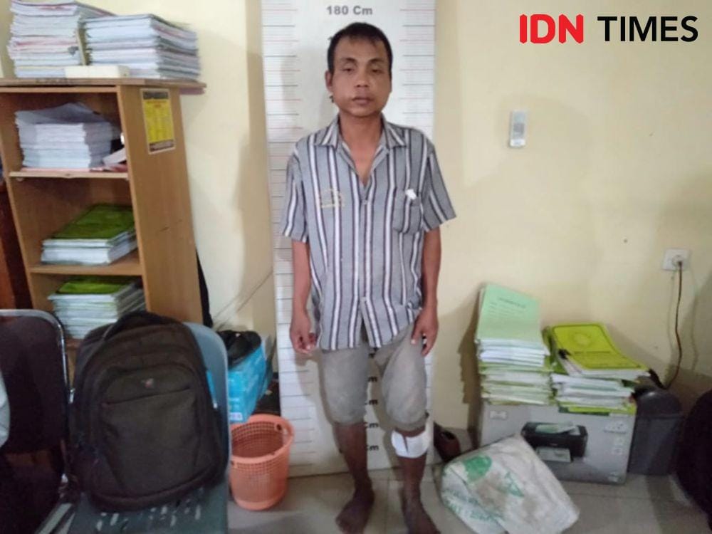 Polisi mengamankan pelaku perampokan toke tambak ikan (IDN Times/Bambang Suhandoko)