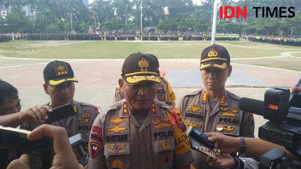 Kapolda Sumut Martuani Siregar memimpin apel Lilin Toba 2019 (IDN Times/Fadli Syahputra)