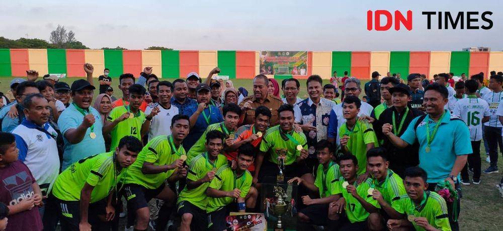 Tim Binjai menjuarai Piala Gubernur Sumut U-17 di Stadion Mini Pancing (IDN Times/Doni Hermawan)